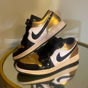Original Nike air Jordan I black and gold